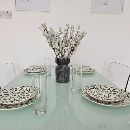 Newly Renovated Venus 500 M Gated Reginagardens1 Apartament *