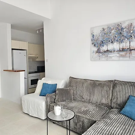 Newly Renovated Venus 500 M Gated Reginagardens1 Apartment *