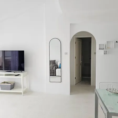 Apartment Newly Renovated Venus 500 M Gated Reginagardens1