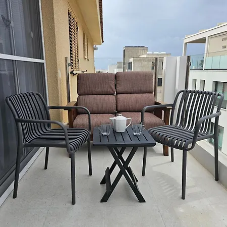Newly Renovated Venus 500 M Gated Reginagardens1 Apartment *